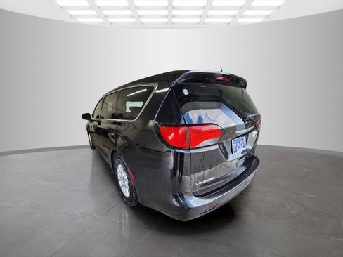 Used 2023 Chrysler Voyager LX FWD image 5