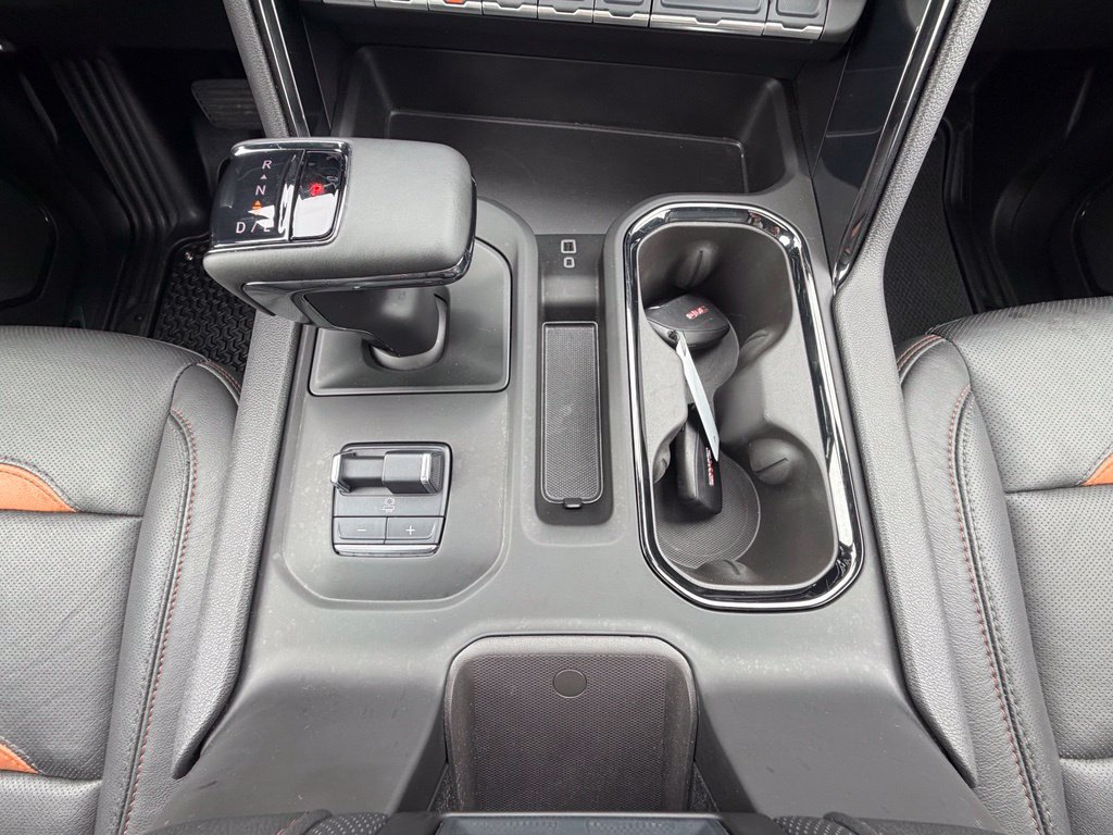 Used 2025 GMC Sierra 1500 AT4 w/ Technology Package AWD/4WD image 12