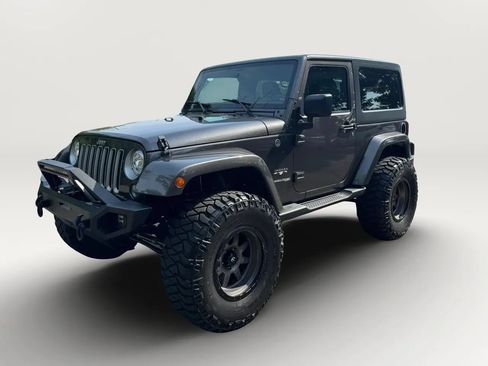Used 2018 Jeep Wrangler Sahara w/ Connectivity Group AWD/4WD image 5