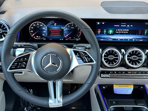 New 2025 Mercedes-Benz GLB 250 4MATIC image 13
