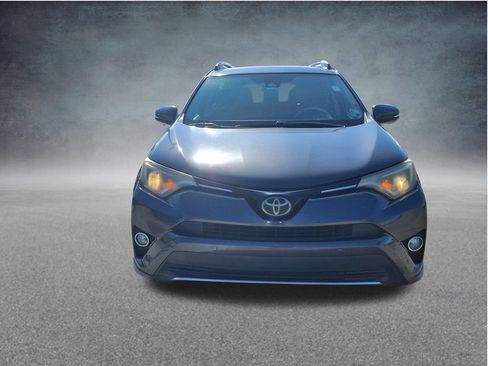 Used 2016 Toyota RAV4 XLE w/ Convenience Package FWD image 2