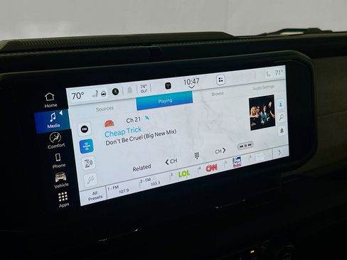 Used 2025 Jeep Wrangler Sahara image 19