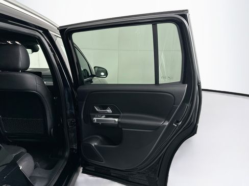 Used 2025 Mercedes-Benz GLB 250 image 31