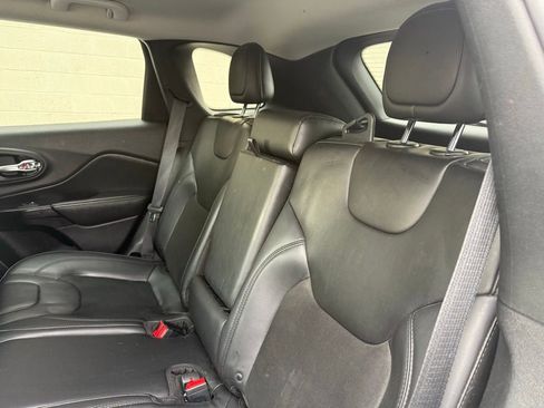 Used 2019 Jeep Cherokee Latitude Plus image 23