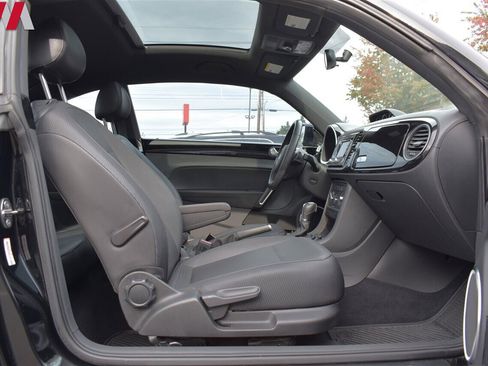Used 2013 Volkswagen Beetle TDI image 22