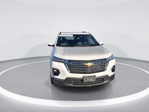 Used 2023 Chevrolet Traverse LT AWD/4WD image 3