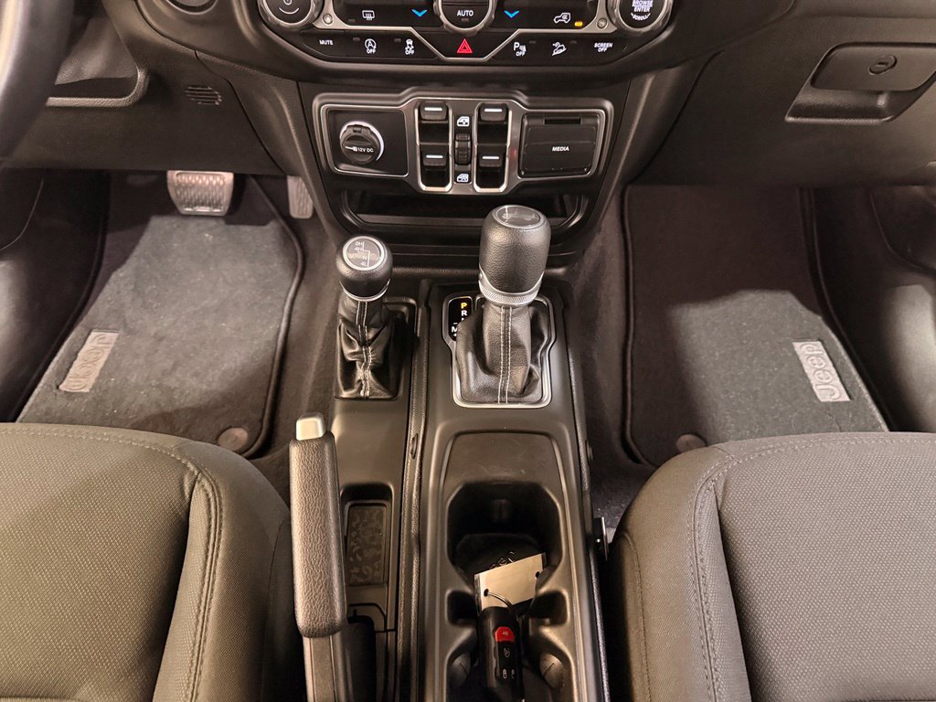 Used 2021 Jeep Wrangler Unlimited Sahara w/ Uconnect 4C Nav & Sound Group AWD/4WD image 23