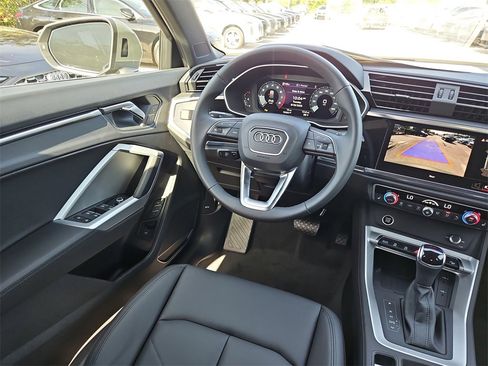 New 2025 Audi Q3 2.0T Premium image 11