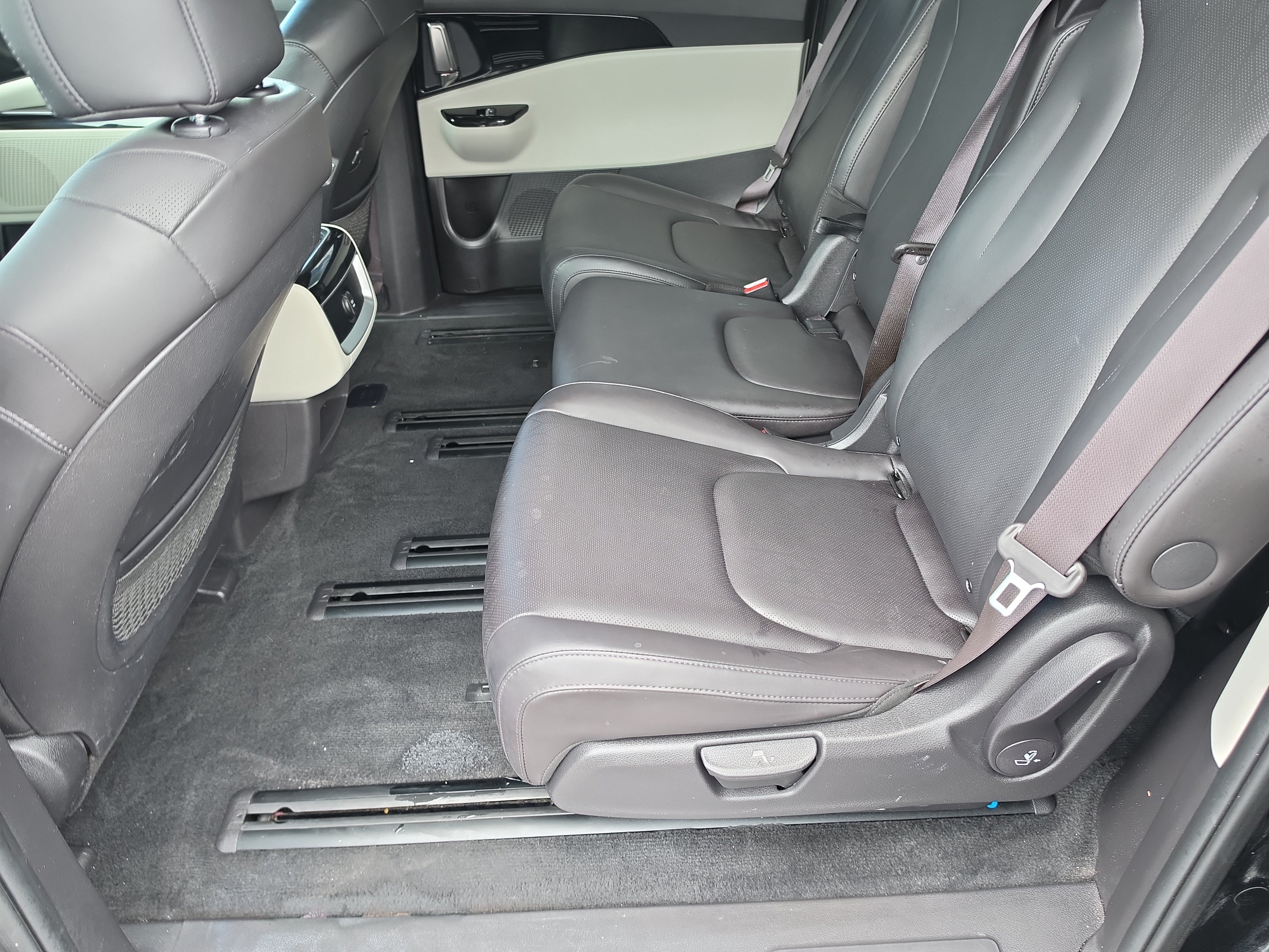 Certified 2024 Kia Carnival EX FWD image 17