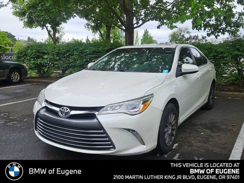 Used 2017 Toyota Camry XLE FWD image 6