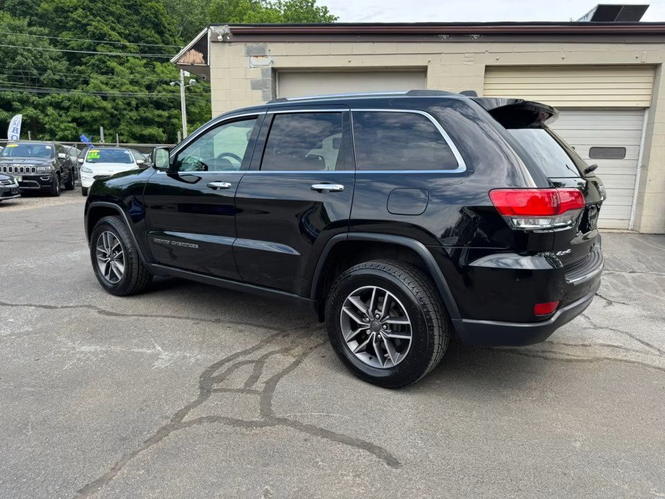 Used 2019 Jeep Grand Cherokee Limited AWD/4WD image 9