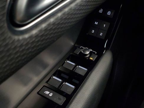 Used 2021 Land Rover Range Rover Velar R-Dynamic S image 16