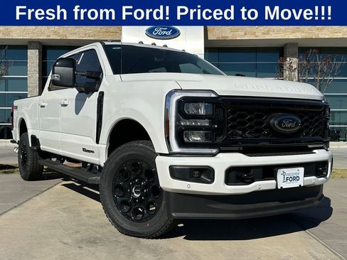 New 2026 Ford F250 Lariat w/ Black Appearance Package image 27
