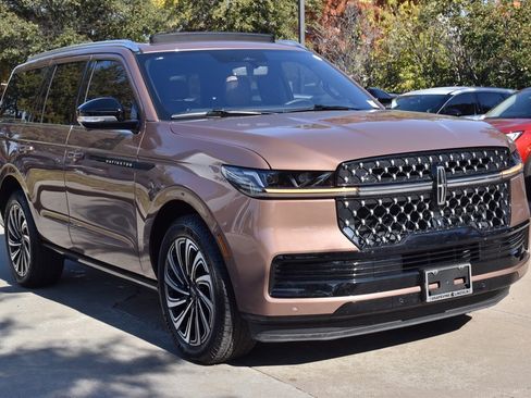 Certified 2025 Lincoln Navigator Black Label image 4