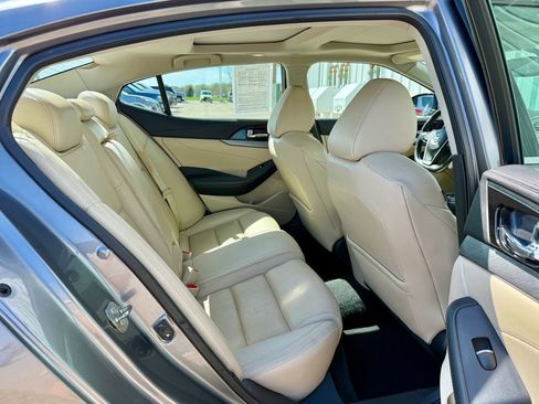 Used 2016 Nissan Maxima 3.5 SL FWD image 17