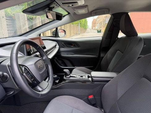 Used 2025 Toyota Prius LE FWD image 17