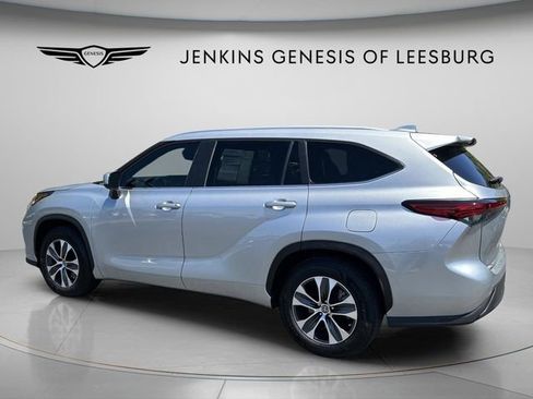 Used 2023 Toyota Highlander XLE FWD image 7