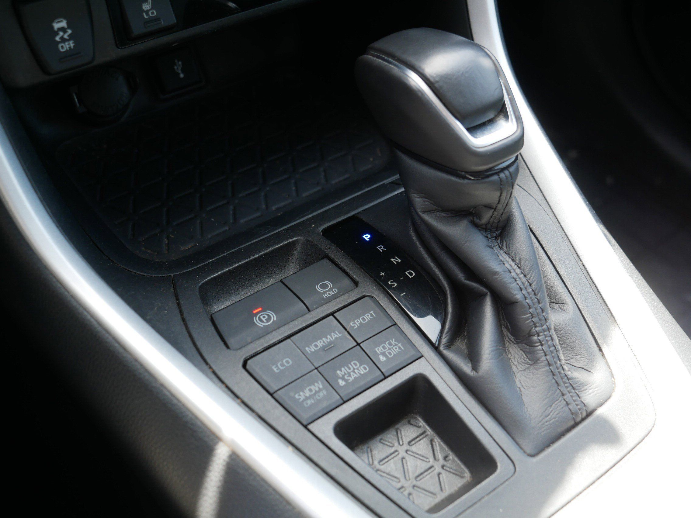 Used 2021 Toyota RAV4 XLE Premium AWD/4WD image 27