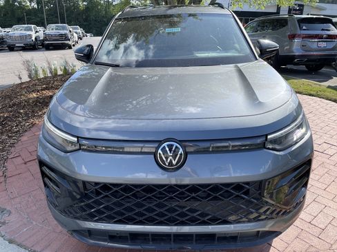 New 2026 Volkswagen Tiguan SE R-Line FWD image 2