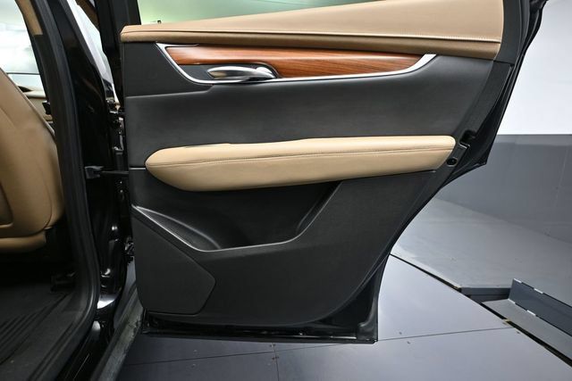 Used 2019 Cadillac XT5 Platinum AWD/4WD image 37