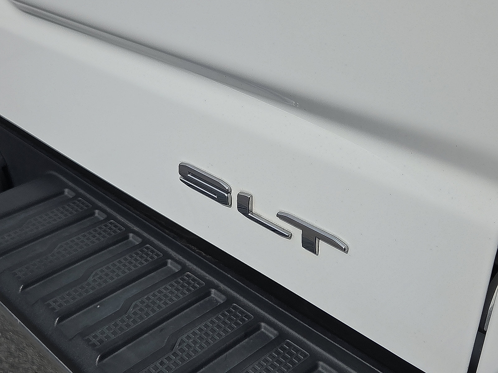 Used 2019 GMC Sierra 1500 SLT w/ SLT Premium Package AWD/4WD image 16