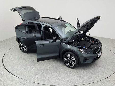 New 2026 Volvo XC40 B4 Plus w/ Climate Package image 38
