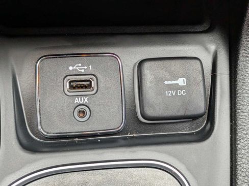 Used 2022 Jeep Cherokee Trailhawk AWD/4WD image 24