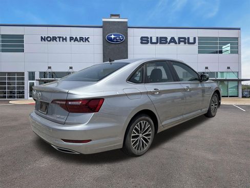 Used 2020 Volkswagen Jetta R-Line FWD image 3