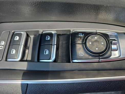 Used 2025 Kia Sorento S w/ Panoramic Sunroof Package FWD image 29