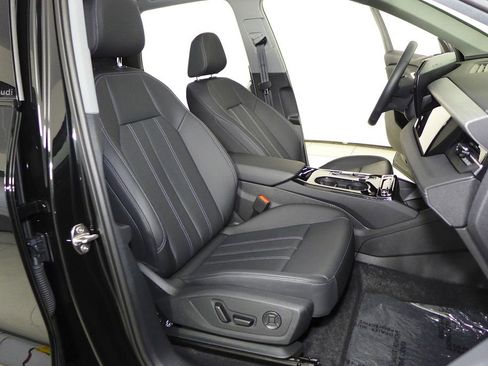 Used 2025 Audi Q6 e-tron Premium w/ 20" Wheel Package image 19