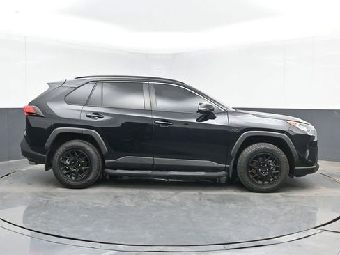 Used 2020 Toyota RAV4 XLE FWD image 11