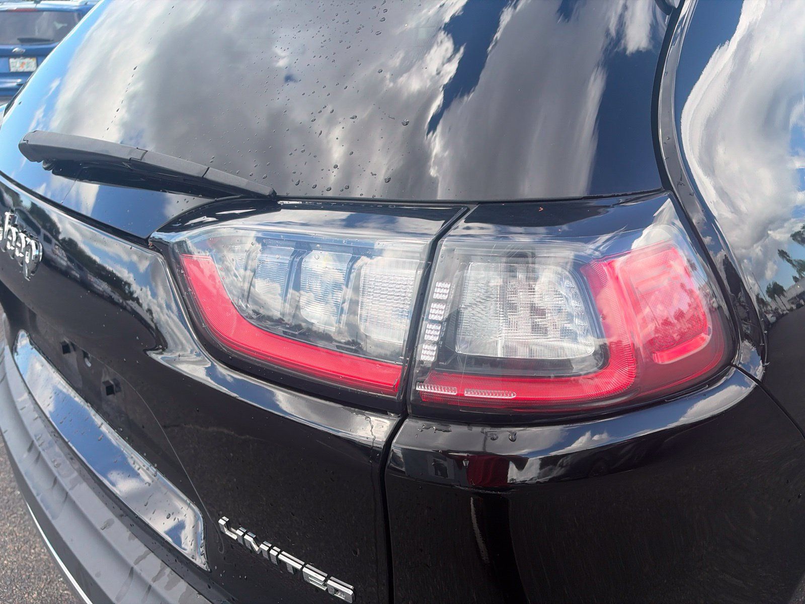 Used 2019 Jeep Cherokee Limited FWD image 15