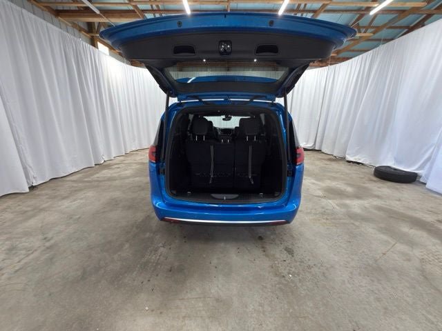 New 2027 Chrysler Pacifica Select FWD image 23