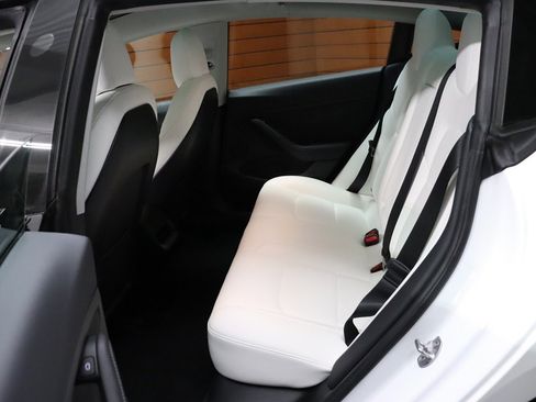 Used 2023 Tesla Model 3 Standard Range image 30