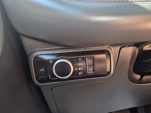 Used 2025 Ford Explorer Active AWD/4WD image 14