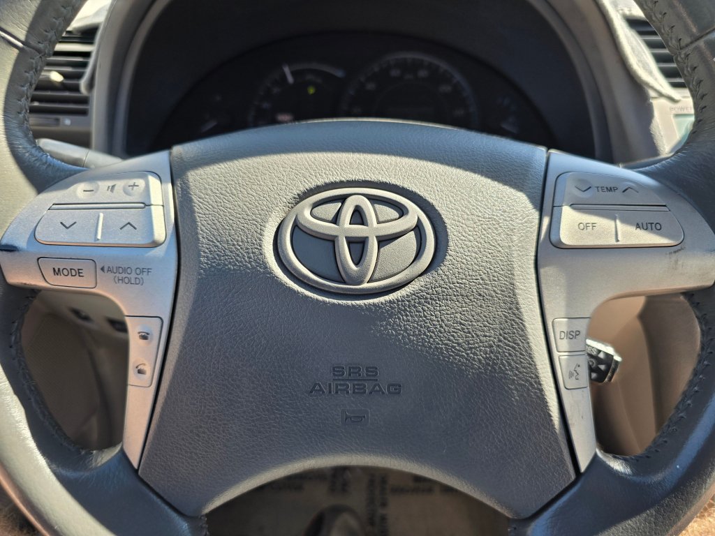 Used 2009 Toyota Camry Hybrid w/ Upgrade Pkg w/ Navigation FWD image 3