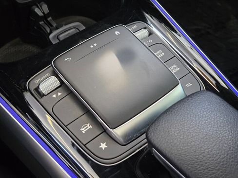 Certified 2022 Mercedes-Benz GLB 250 4MATIC image 33