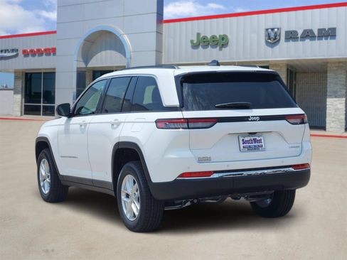 New 2026 Jeep Grand Cherokee Laredo RWD image 4