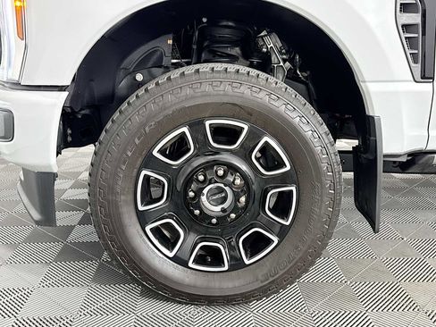 Used 2025 Ford F350 Platinum w/ FX4 Off-Road Package image 28
