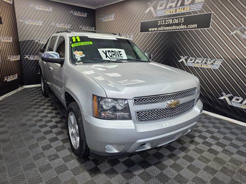 Used 2011 Chevrolet Avalanche LTZ image 6