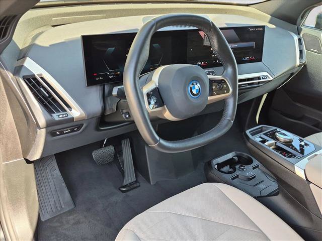 Used 2024 BMW iX xDrive50 w/ Premium Package AWD/4WD image 10