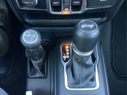 Used 2024 Jeep Wrangler Unlimited Sahara image 22