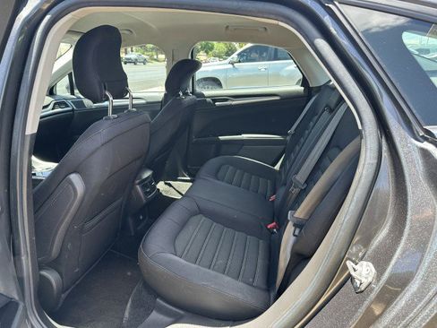 Used 2015 Ford Fusion SE FWD image 13