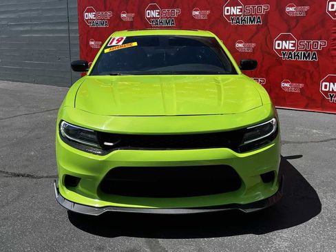 Used 2019 Dodge Charger SXT RWD image 2