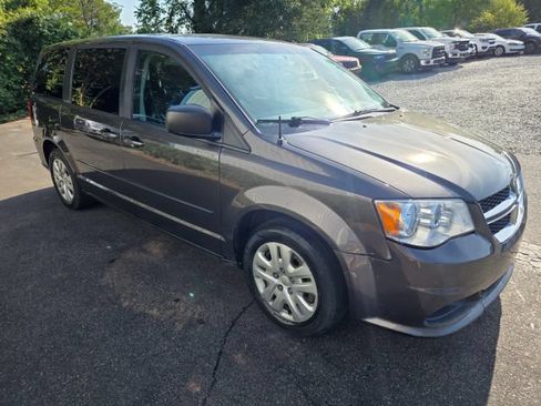 Used 2017 Dodge Grand Caravan SE w/ Power Window Group FWD image 3