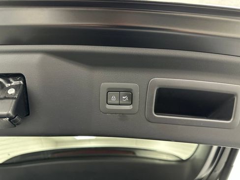 Certified 2025 MAZDA CX-70 Plug-In Hybrid w/ Premium Plus AWD/4WD image 9
