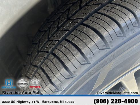 Used 2023 Toyota Highlander Platinum image 12