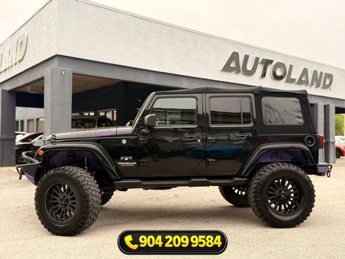 Used 2017 Jeep Wrangler Unlimited Sahara w/ Connectivity Group AWD/4WD image 4