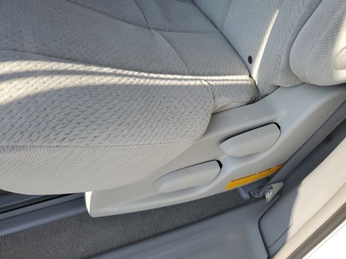 Used 2011 Toyota Sienna LE w/ Towing Pkg FWD image 14