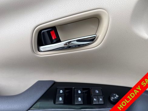 Used 2018 Toyota Prius Two image 11